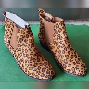 Cheetah boots Size 6